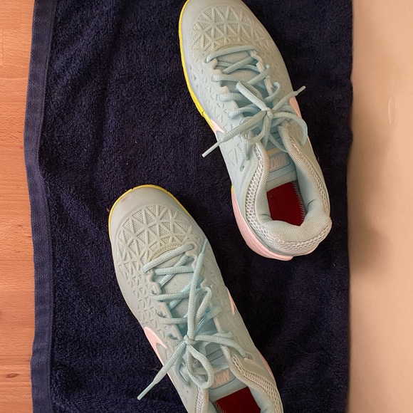 Nike shoes for tennis - Picture 2 of 4